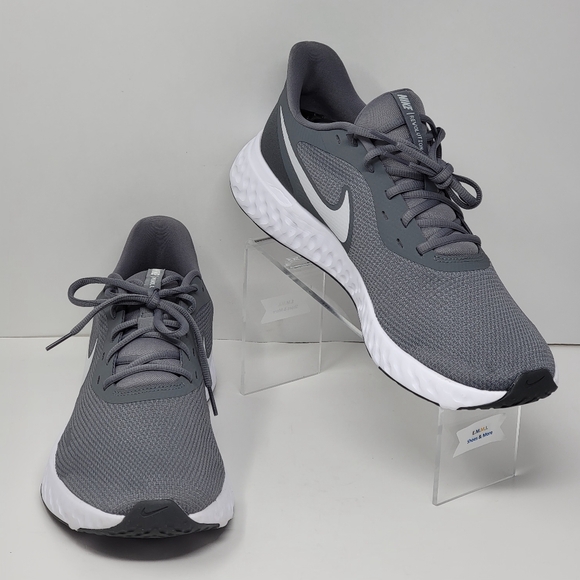 nike revolution 5 bq3204